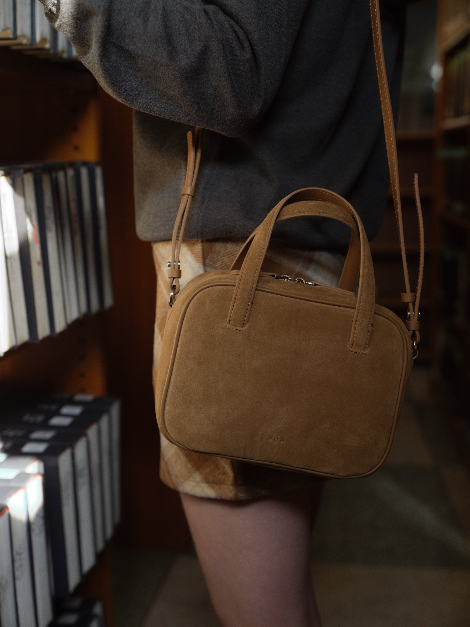 Mini Tin square tote bag Suede
