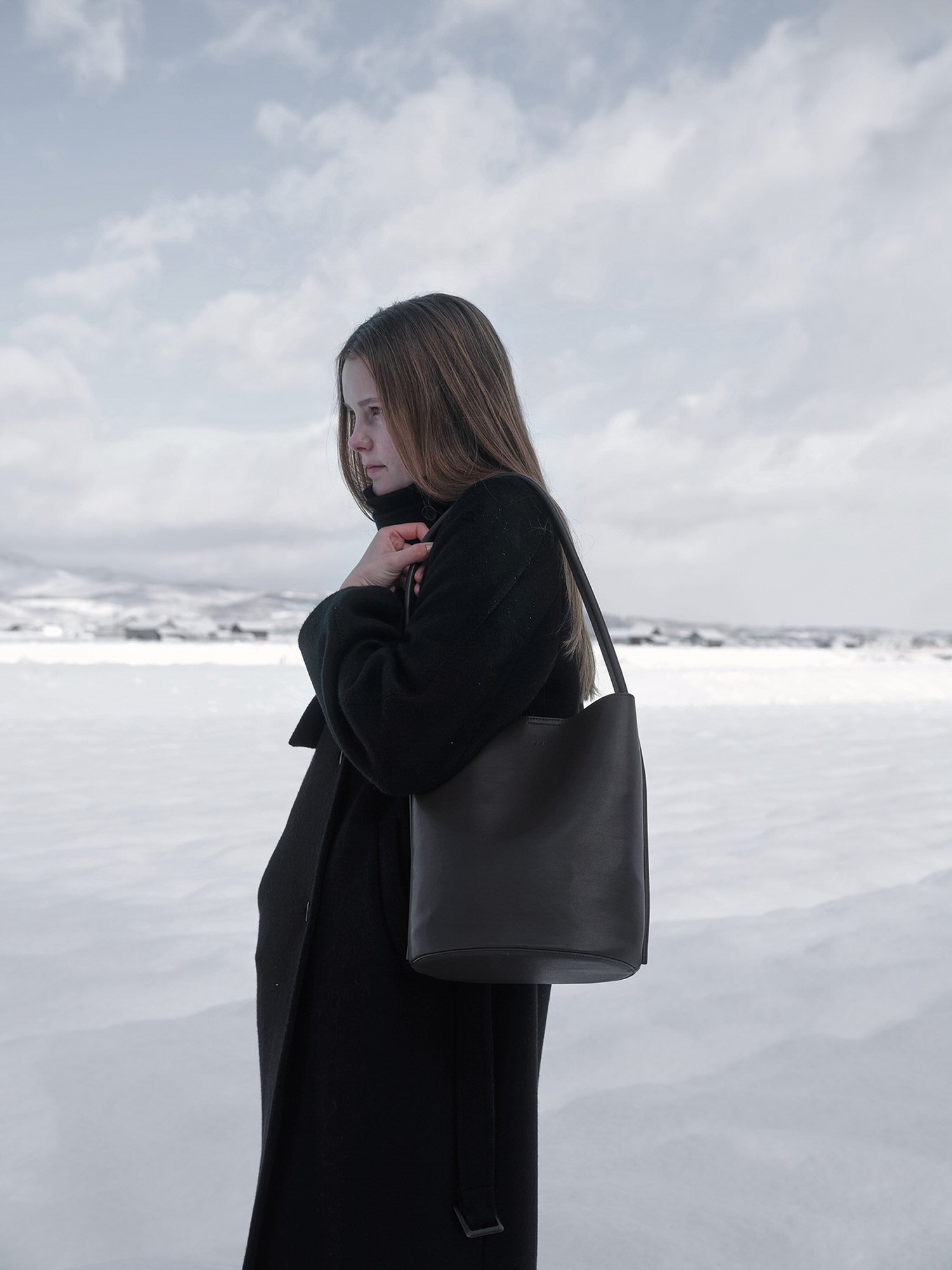 Medium Mug shoulder bag