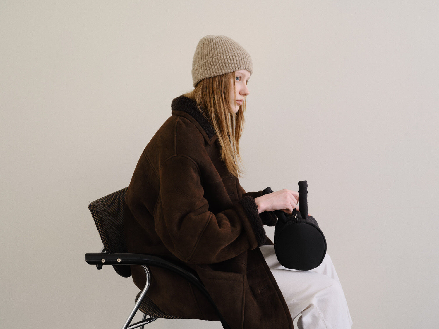 Cylinder padding tote bag