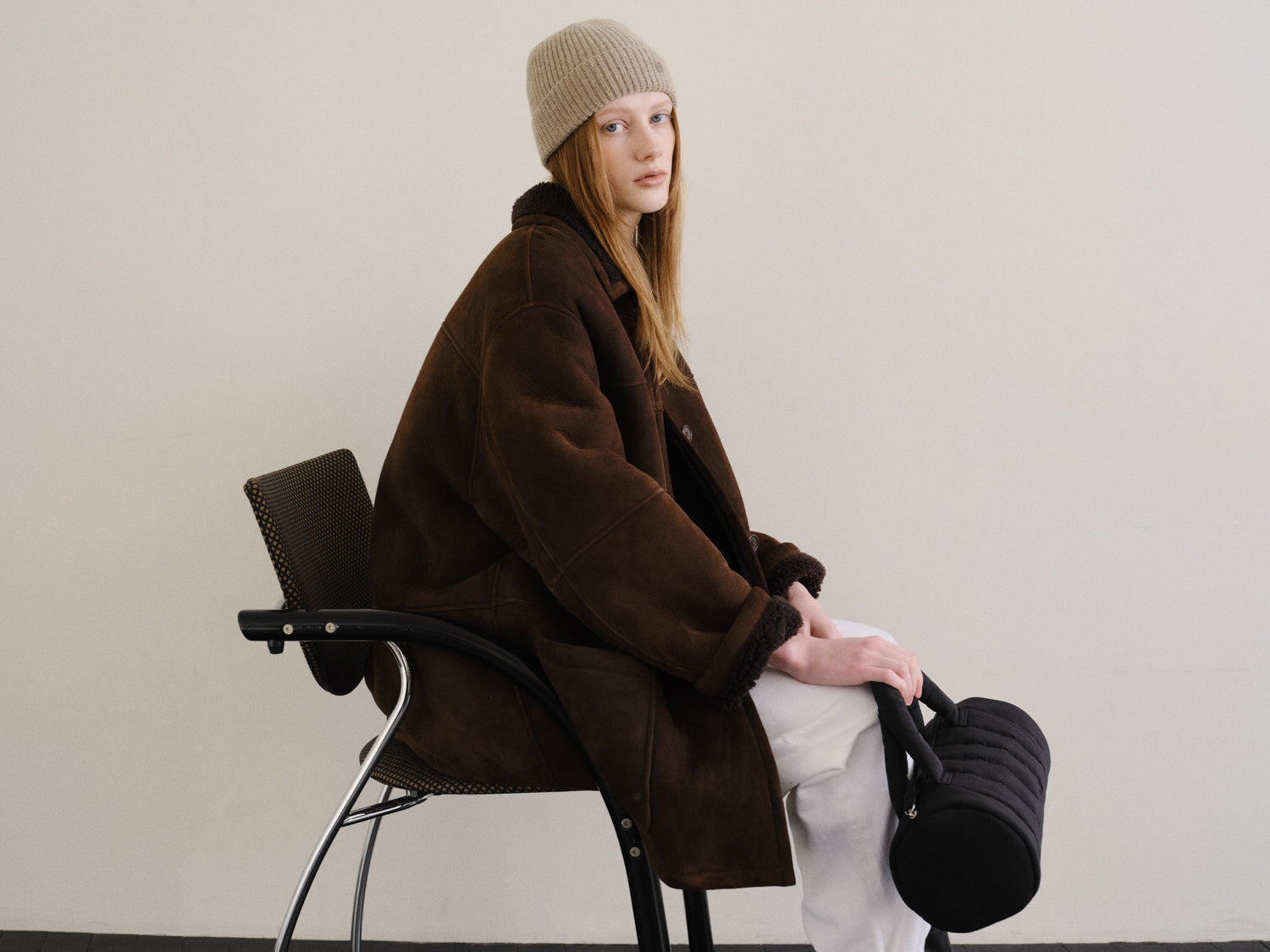 Cylinder padding tote bag