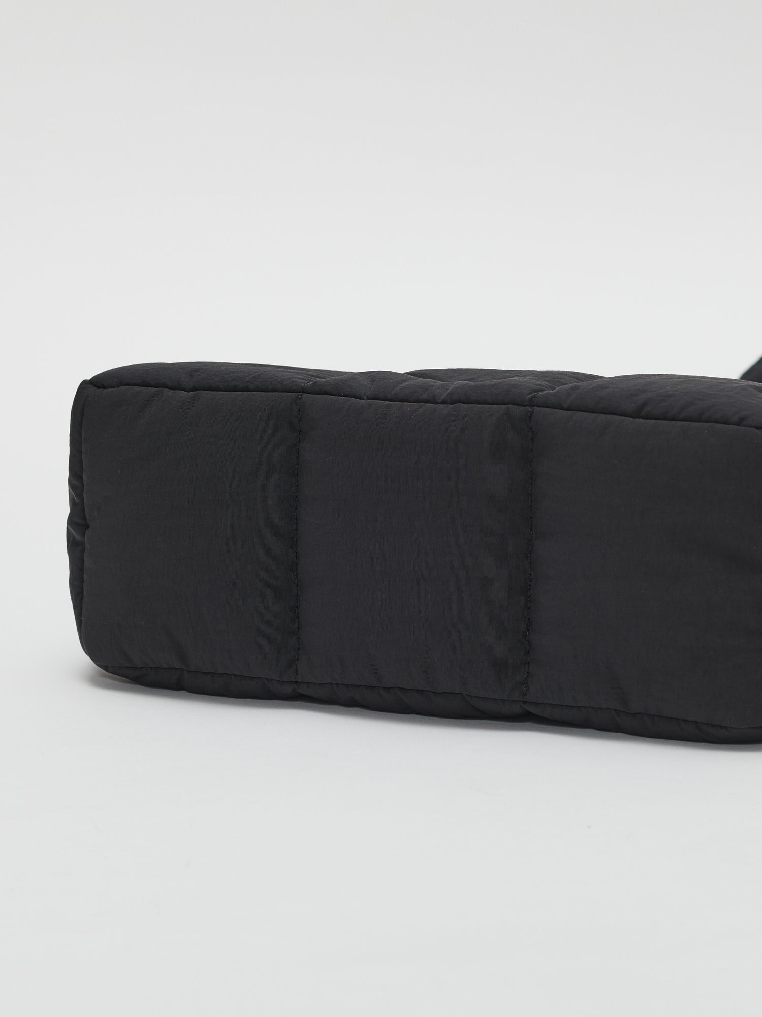 Square padding shoulder bag