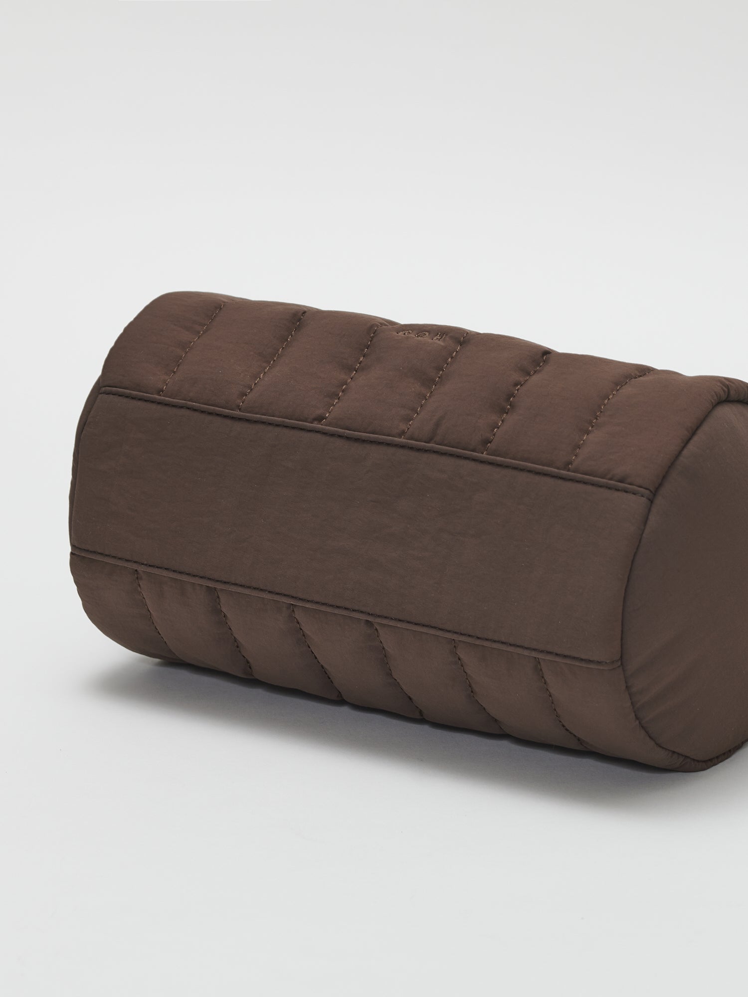 Cylinder padding tote bag