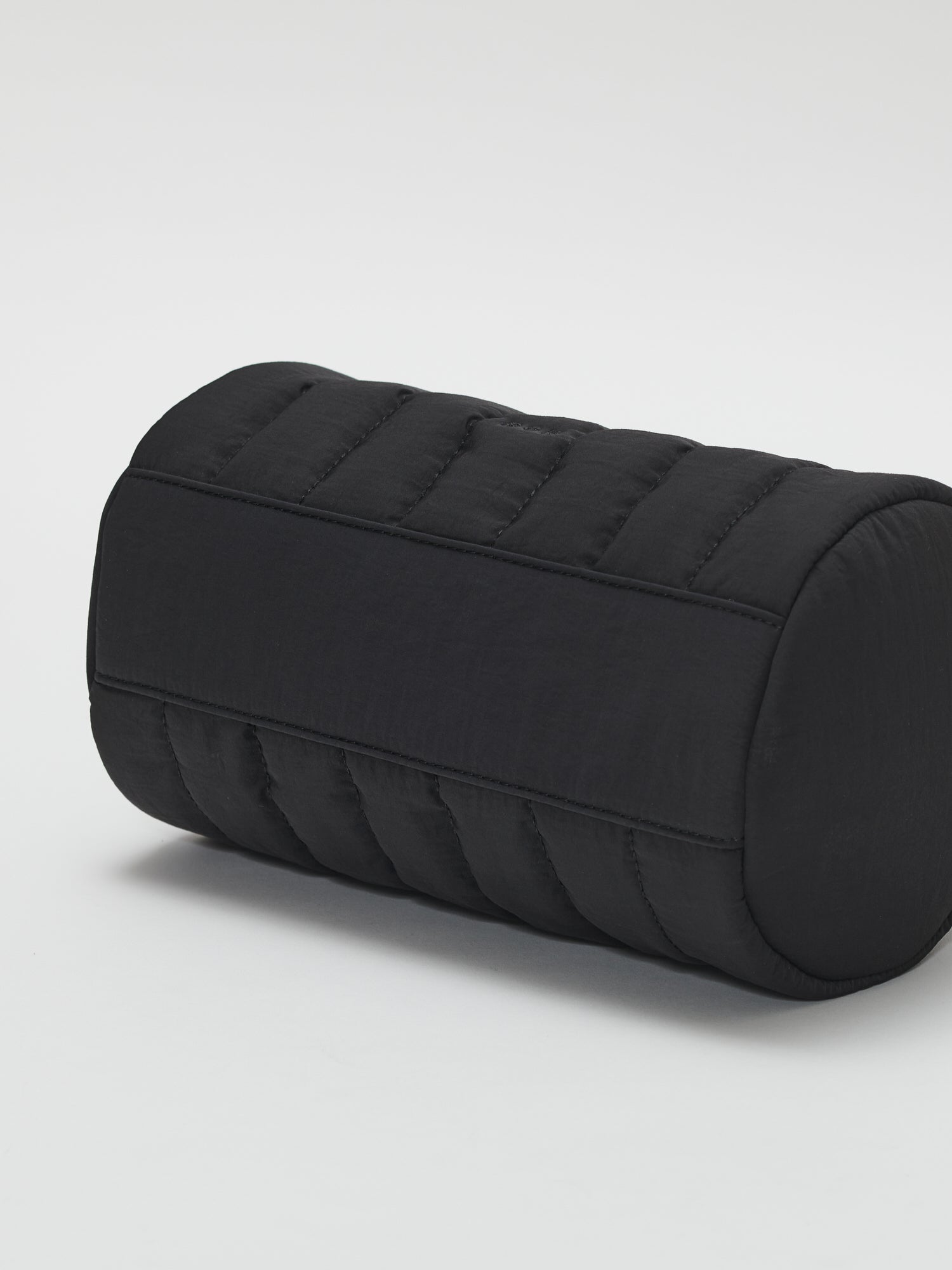 Cylinder padding tote bag