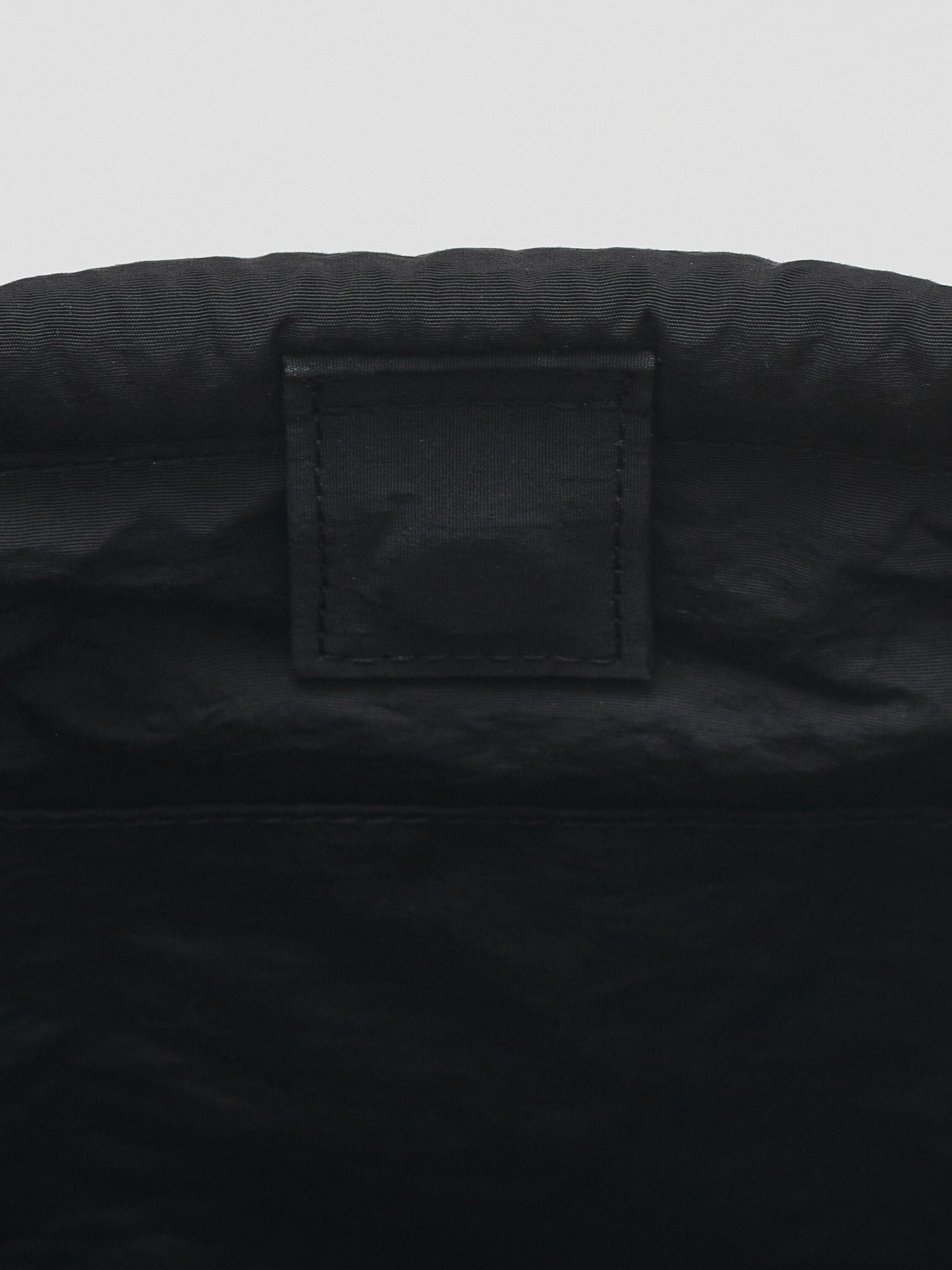 Square padding shoulder bag