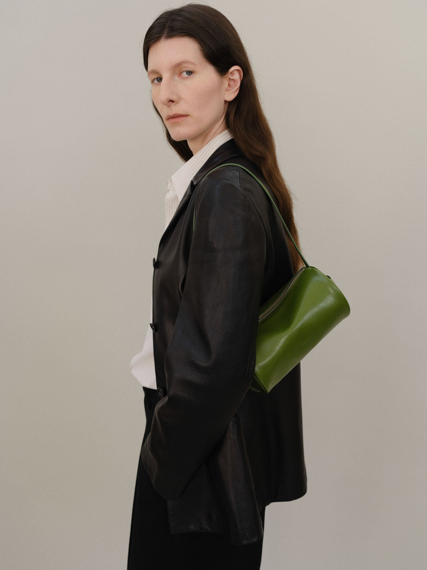 Tube shoulder bag